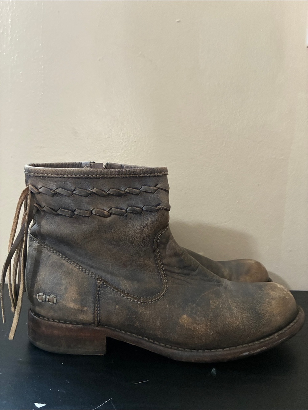 leather Bed Stu Craven ankle boot features women size 9